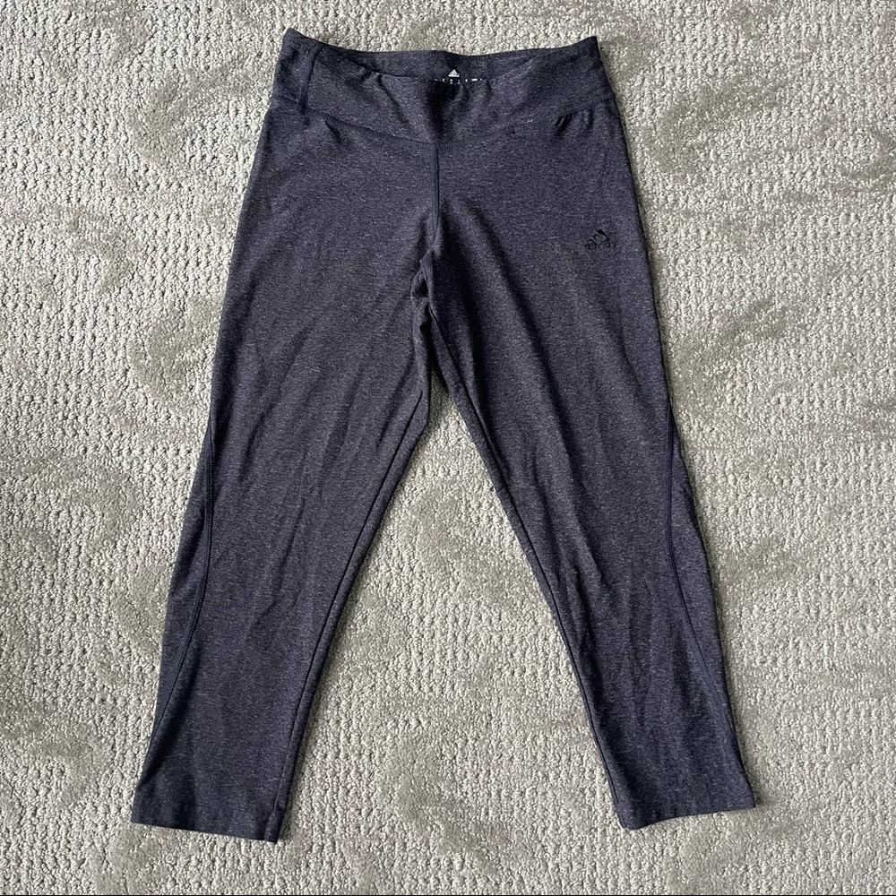 EUC Women's Adidas Climalite Cropped Leggings size XS in Gray